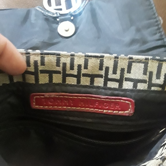 Tommy Hilfiger Wristlet - Picture 3 of 3